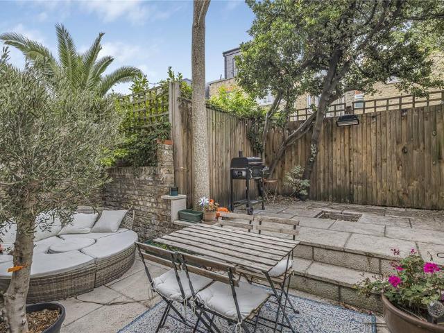 Flat for sale in West Kensington, Greater London