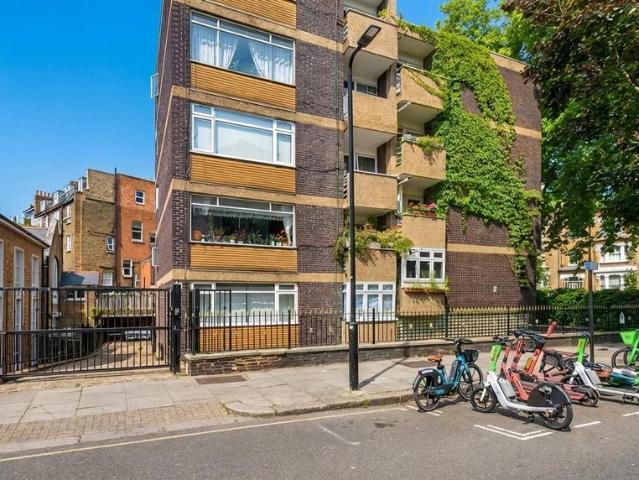 Flat for sale in Kilburn, Greater London