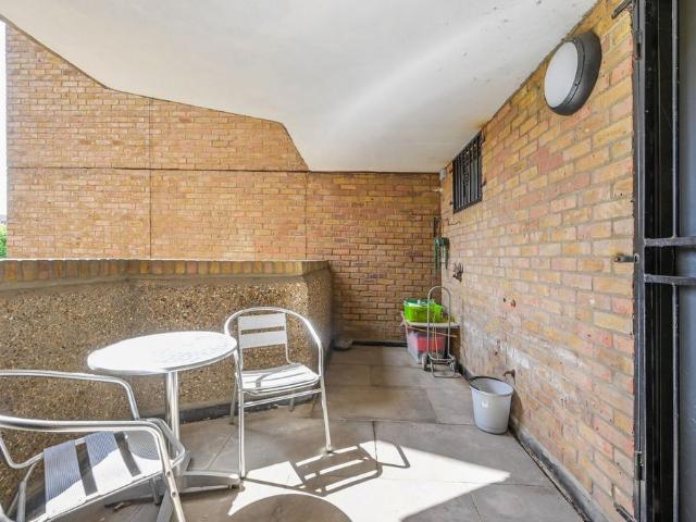 Flat for sale in Tower Liberty, Wapping