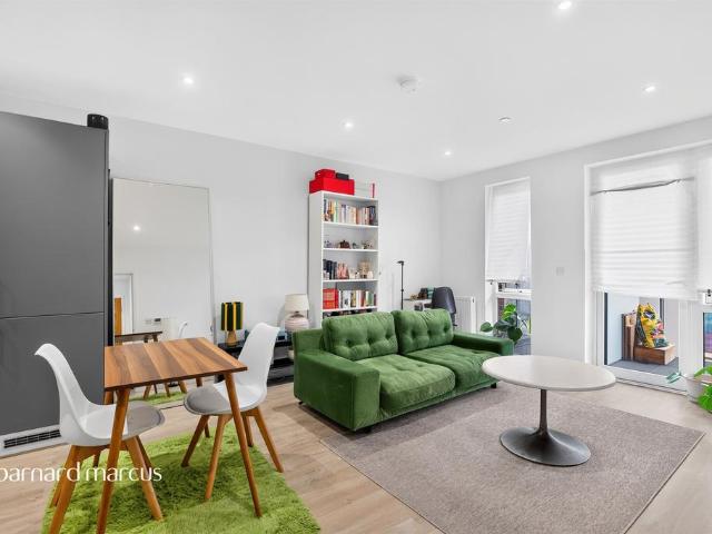 Flat for sale in Clifton Estate, Greater London