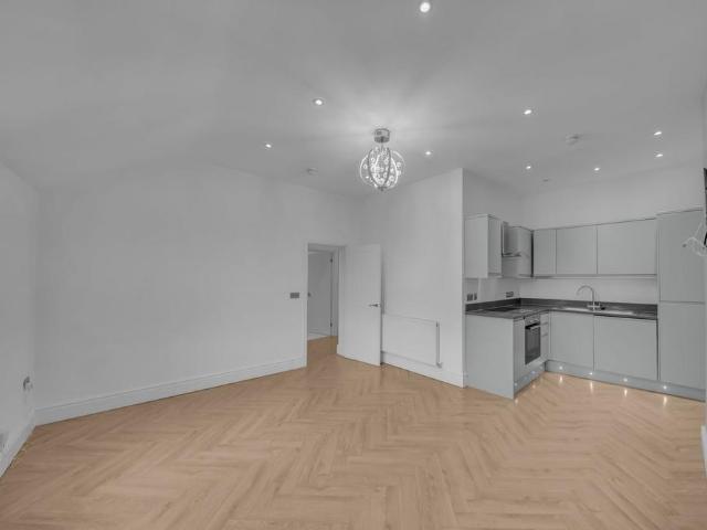 Flat for sale in Calderstones