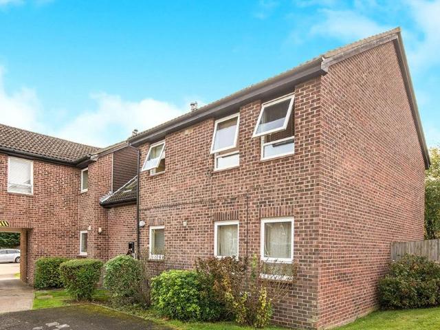 Flat for sale in Chatham