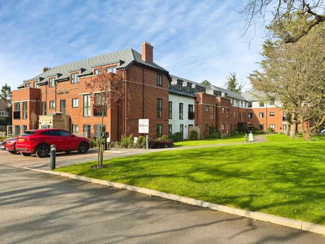 Flat for sale in Kitt's Moss, Bramhall