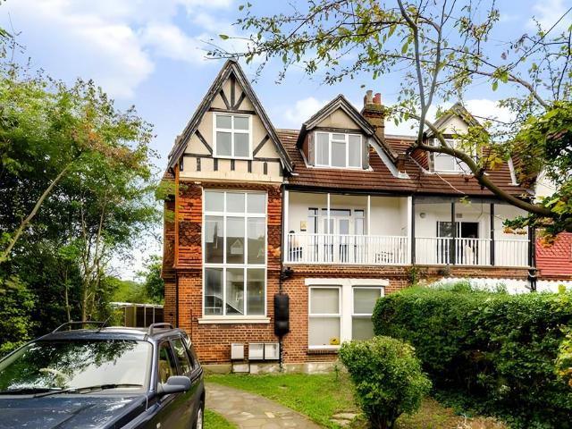 Flat for sale in London Borough of Croydon, South Norwood