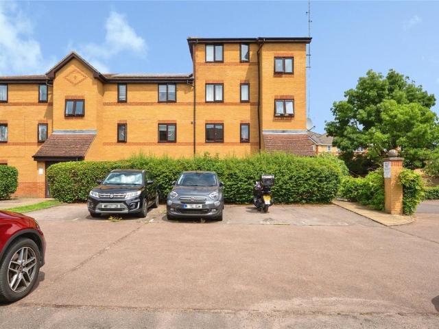 Flat for sale in Norbiton, Greater London