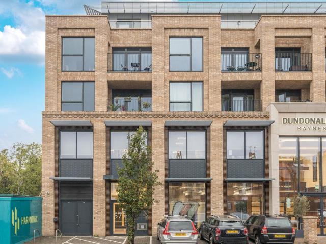 Flat for sale in Cottenham Park, Greater London