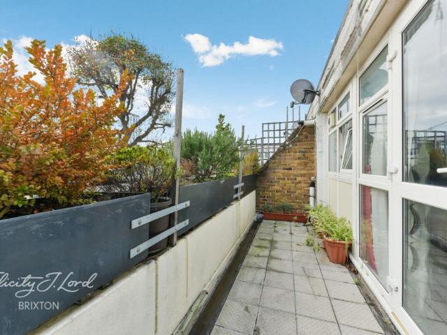 Flat for sale in Brixton, Greater London