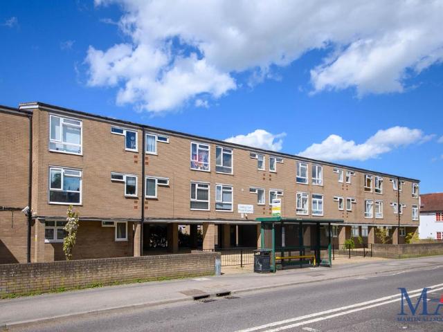 Flat for sale in Elstree and Borehamwood, Elstree