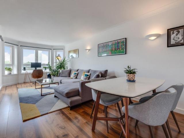 Flat for sale in Isle Of Dogs, Isle Of Man