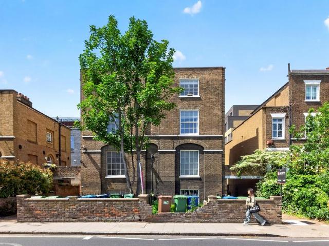 Flat for sale in Peckham, Greater London