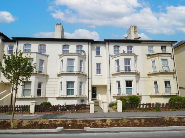 Flat for sale in Folkestone