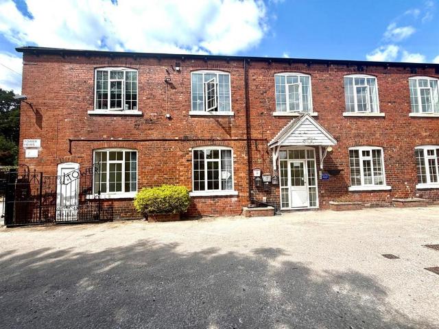 Flat for sale in Armley, West Yorkshire