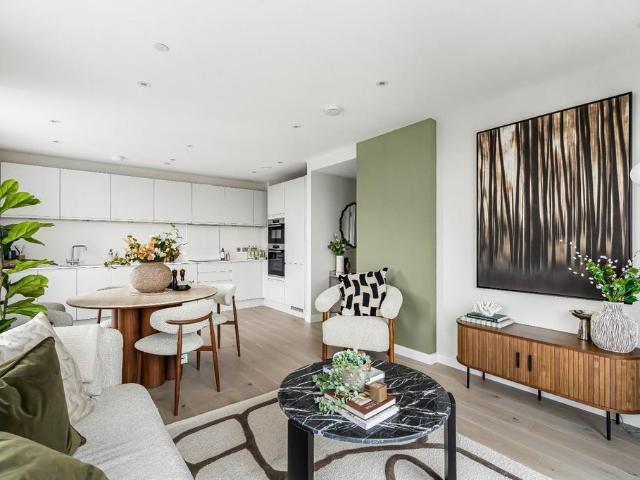 Flat for sale in Old Kent Road, Greater London