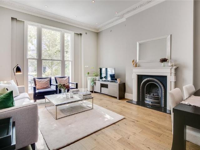 Flat for sale in Kensal Town, Bayswater