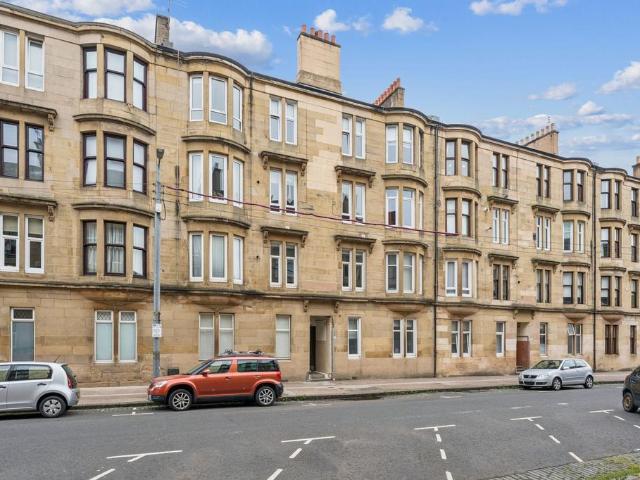 Flat for sale in Partick, Scotland