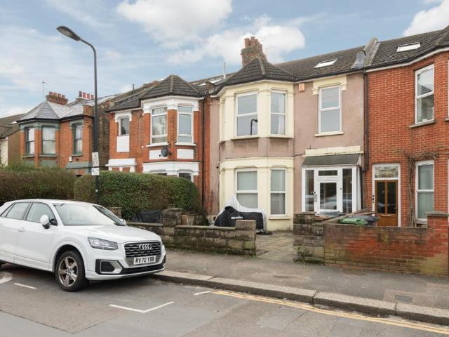 Flat for sale in Leytonstone, Greater London
