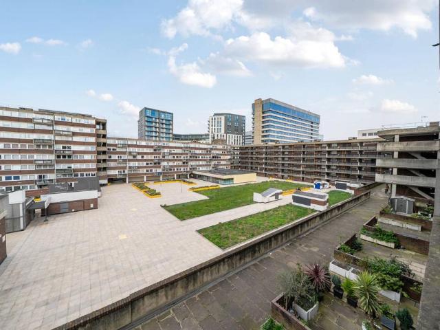 Flat for sale in Hammersmith, Greater London