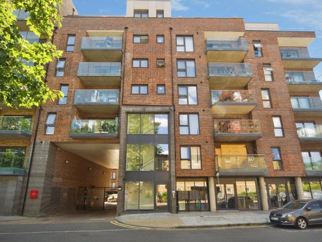 Flat for sale in Roding Riverside, Greater London