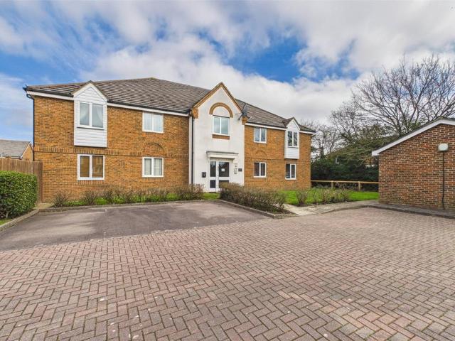 Flat for sale in Winnersh, Isle Of Man