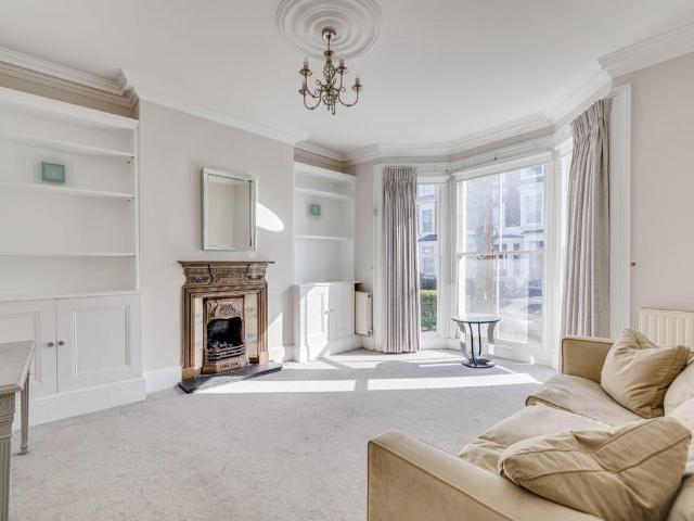 Flat for sale in Fulham, Walham Green