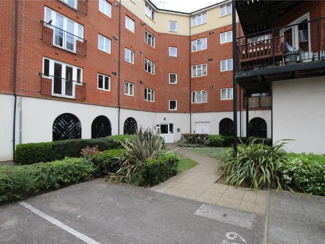 Flat for sale in Glyndon, Plumstead