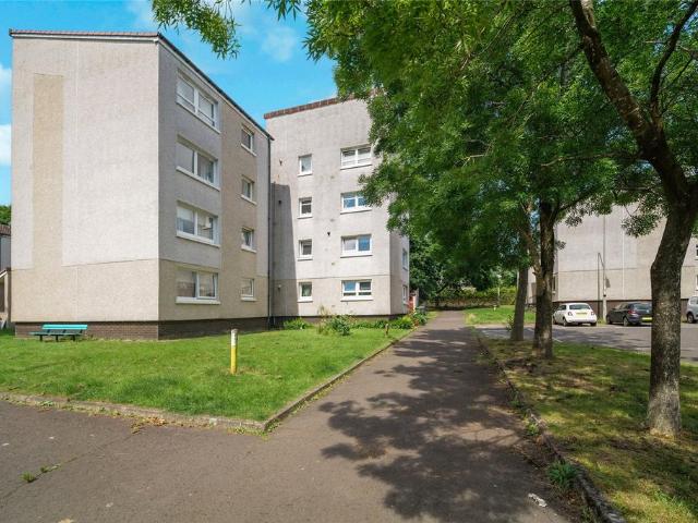 Flat for sale in Crookston, Scotland