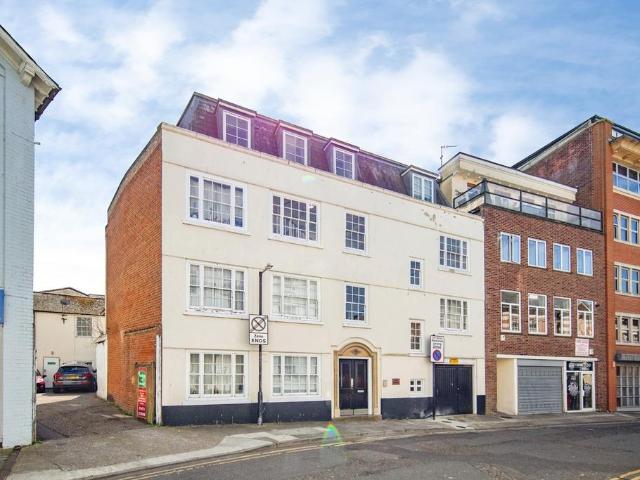 Flat for sale in Key Street, Suffolk