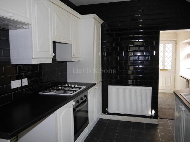 Flat for sale in Ynysddu, Wales