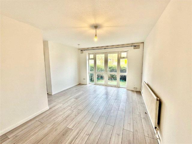 Flat for sale in London Borough of Croydon, South Norwood