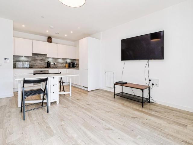 Flat for sale in Upton Park, Greater London