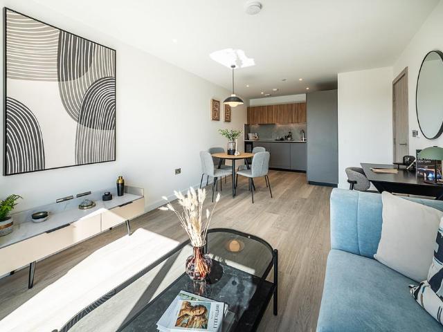 Flat for sale in Battersea, Greater London