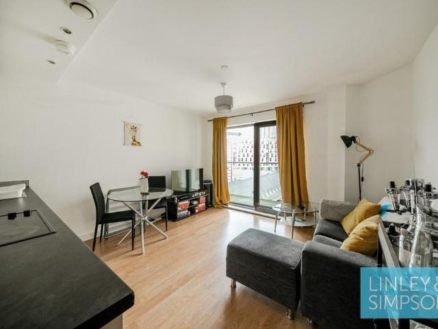 Flat for sale in West Yorkshire