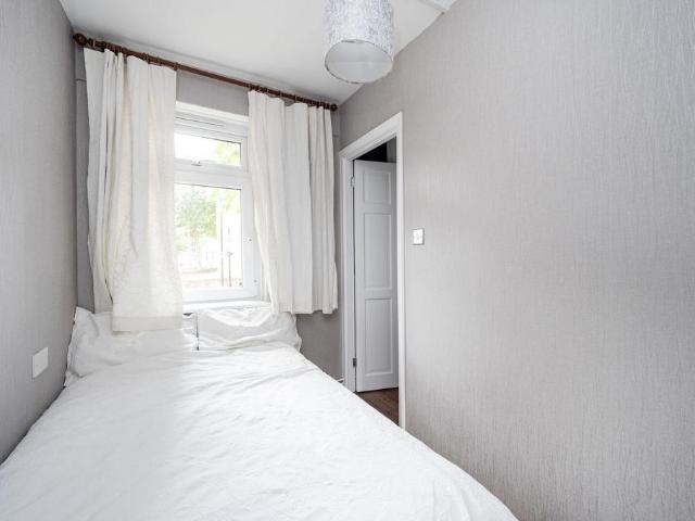 Flat for sale in London Borough of Tower Hamlets, Greater London