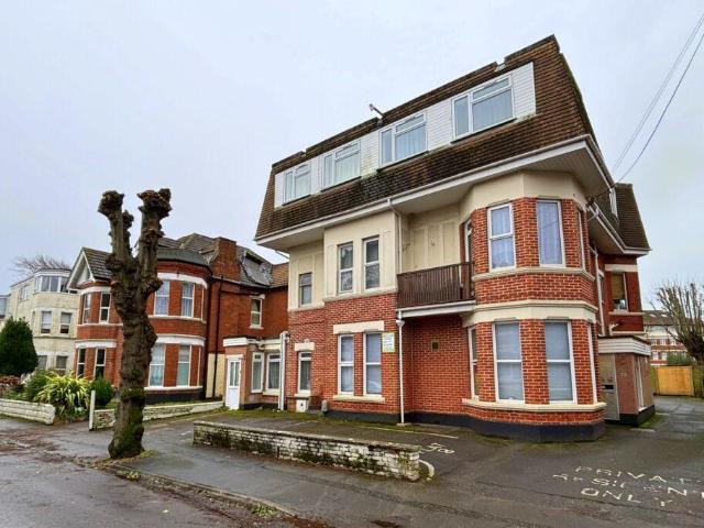 Flat for sale in Boscombe, Bournemouth