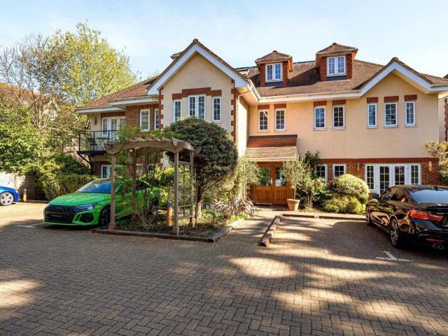 Flat for sale in Sheerwater, Woking