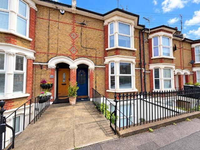 Flat for sale in Gravesend Town Centre, Gravesham