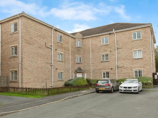 Flat for sale in West Yorkshire