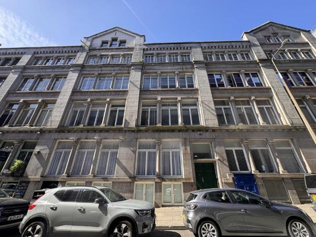 Flat for sale in Calderstones