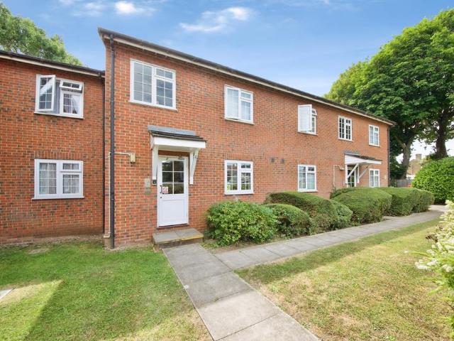 Flat for sale in Rush Green, Greater London
