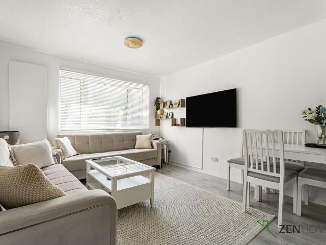 Flat for sale in Lower Edmonton, Edmonton