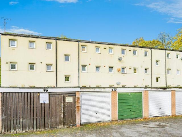 Flat for sale in Spring Park, Luton