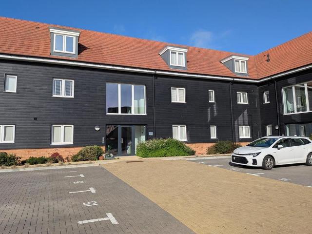 Flat for sale in Fontwell, Arun