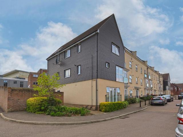 Flat for sale in Brook Street, Bourne Vale