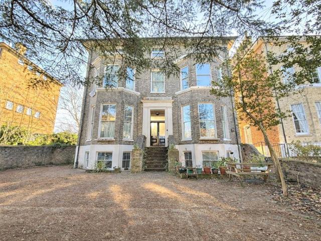 Flat for sale in East Greenwich, Greater London