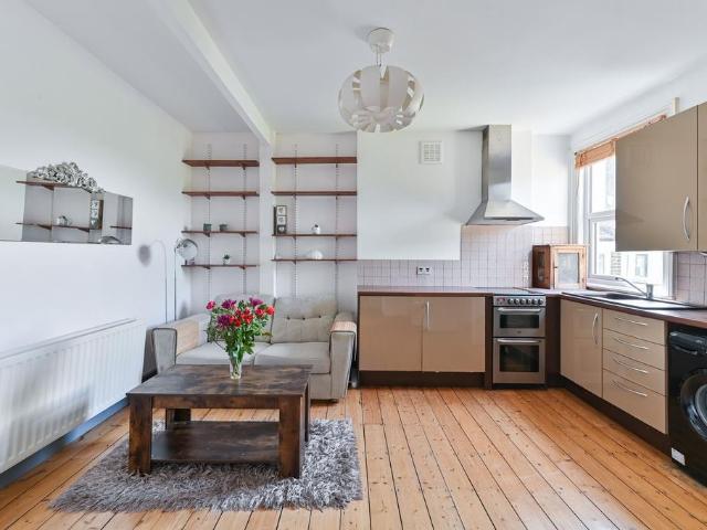 Flat for sale in London Borough of Lewisham, Brockley