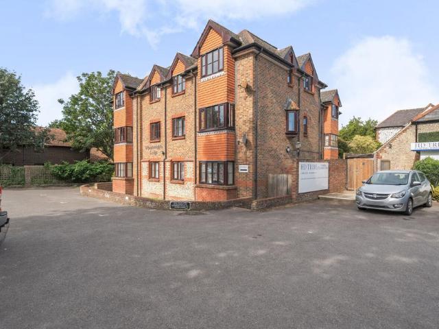 Flat for sale in Fishersgate, West Sussex