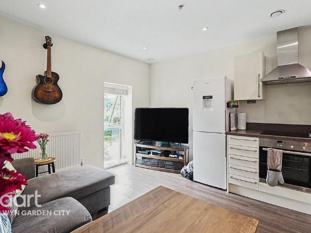 Flat for sale in Fretherne, Hertfordshire