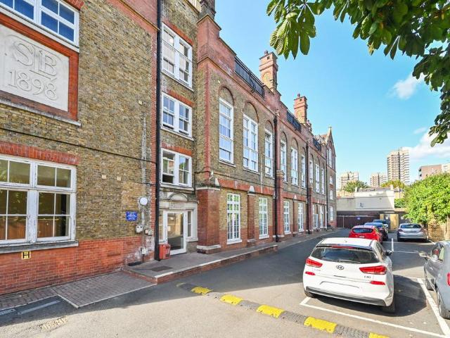 Flat for sale in St. George in the East, Wapping