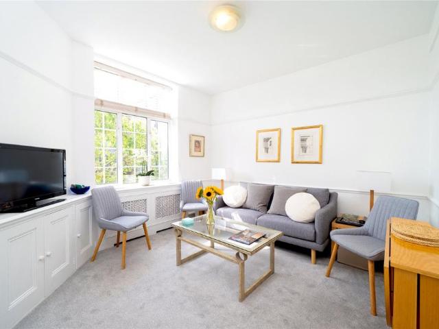 Flat for sale in Chelsea, Greater London