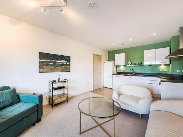 Flat for sale in Wandsworth, Greater London